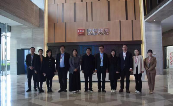 Wang Zhongqun, Direktor des Foreign Expert Management Office der Provinz Hebei Department of Science and Technology, besuchte und führte Forschung bei der Lianqiao Group durch