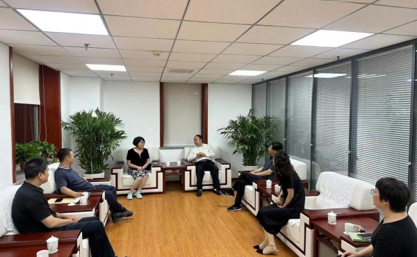 Guo Yuming vom Department of Science and Technology der Provinz Hebei trifft sich mit Zhang Ping vom US Research Institute und Bian Zhili von der Hebei Chamber of Commerce in Neuseeland